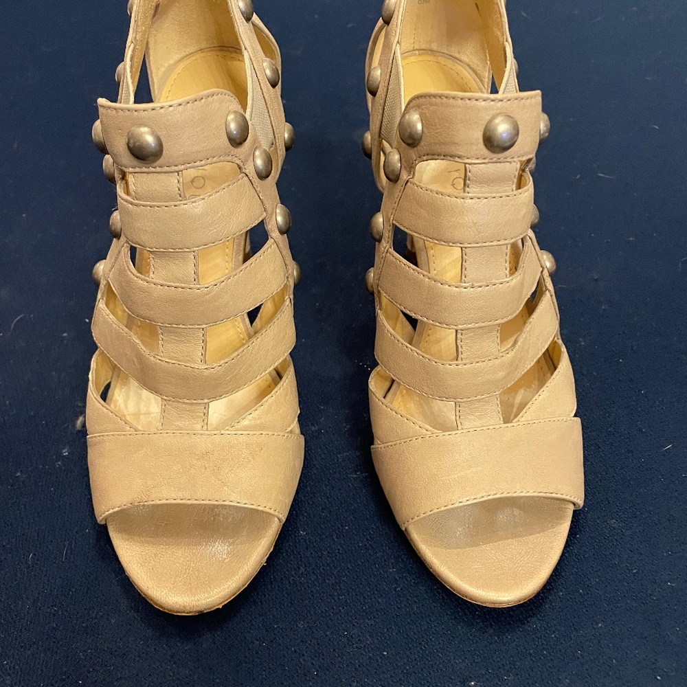 Boutique 9 Tan Heel Shoes - Size 6
